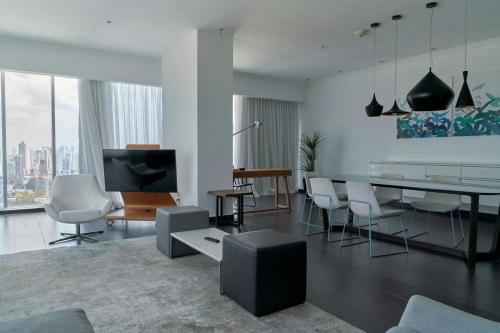 Two-Bedroom Apartment with City View image 1