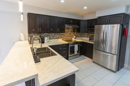virtuve, An Ideal Home Away From Home in Northdale (ON)
