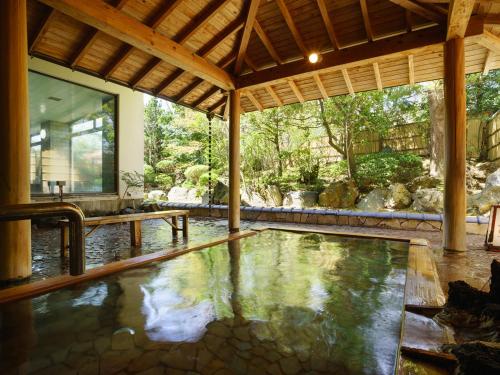 Hotel Hoho "A hotel overlooking the Echigo Plain and the Yahiko mountain range" formerly Hotel Oohas in Iwamuro