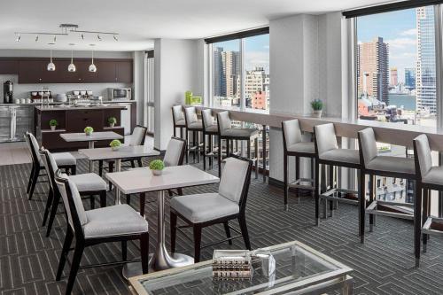 Pub/Hol, Sheraton Tribeca New York Hotel in Soho