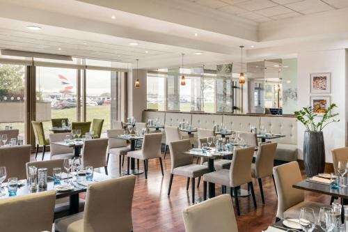 Renaissance London Heathrow Hotel - image 11
