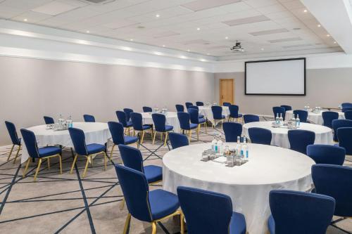 Renaissance London Heathrow Hotel - image 14