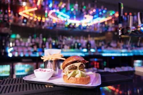 Renaissance London Heathrow Hotel - image 9