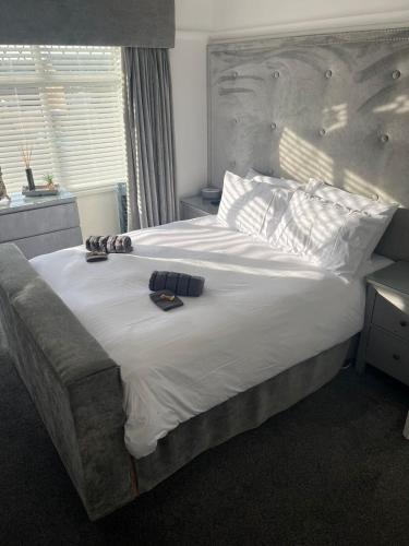 Stylish Home Away From Home! 6 Minutes from Beach! in 格里斯比