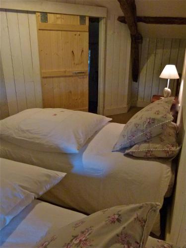 2 bedrooms, 5 beds