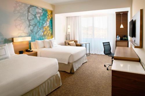 2 queen beds