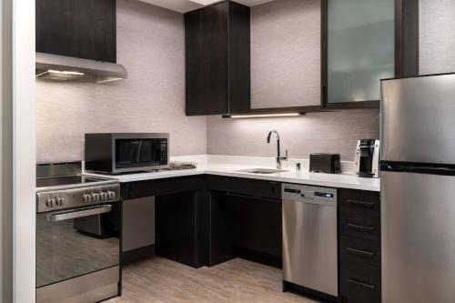 Two-Bedroom Suite image 3