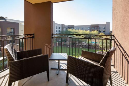 One-Bedroom King Suite with Balcony image 4