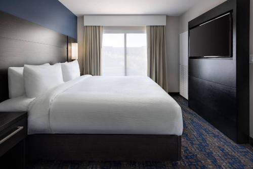 Two-Bedroom Suite image 4