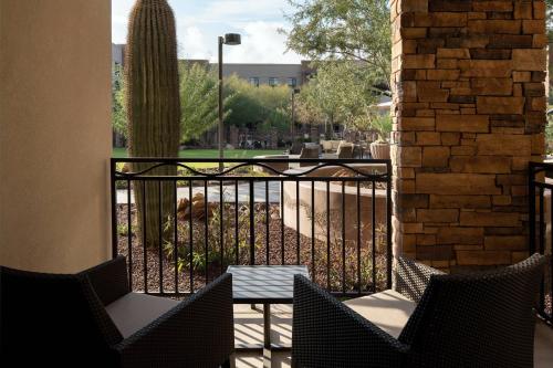 One-Bedroom King Suite with Balcony image 5