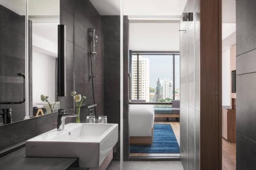 room detail thumbnail 2