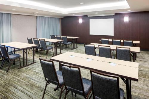 Courtyard by Marriott Pensacola - image 6