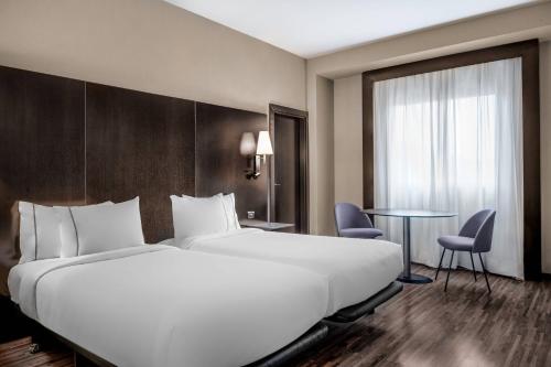 Standard Plus Room, Guest room, 2 Twin/Single Bed(s) image 4