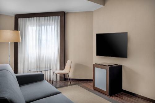Junior Suite Room, Junior Suite, 1 King                            image 4