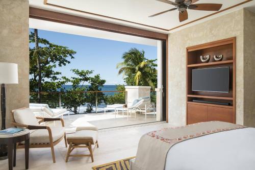 East Beach Rooftop, 1 Bedroom Suite, 1 King, Sofa bed, Oceanfront, Balcony, Private pool