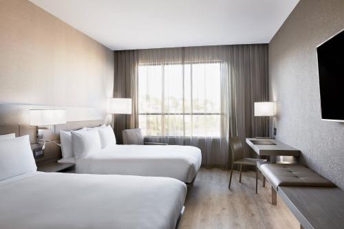 2 queen beds