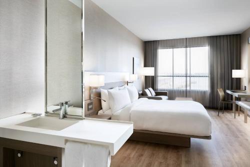 1 king bed, 1 sofa bed