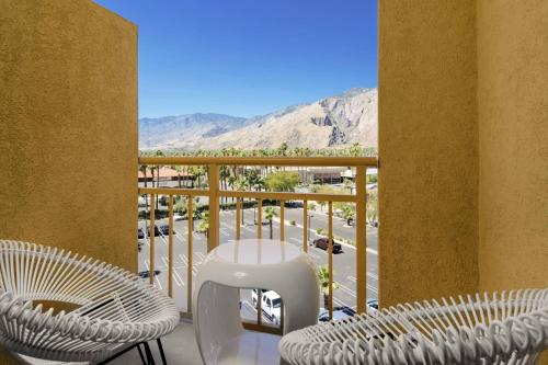 Junior King Suite with Mountain View (No Resort Fees) image 4