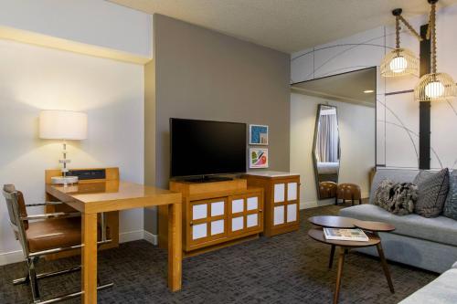 Junior King Suite with Mountain View (No Resort Fees) room in Renaissance Palm Springs Hotel
