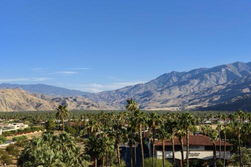 Junior King Suite with Mountain View (No Resort Fees) image 5
