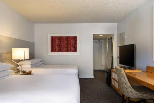 Renaissance Palm Springs Hotel - image 2
