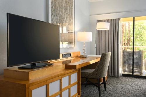 Double Room with Two Queen Beds - Pool View (No Resort Fees) image 3