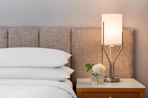 King Room (No Resort Fees) image 3