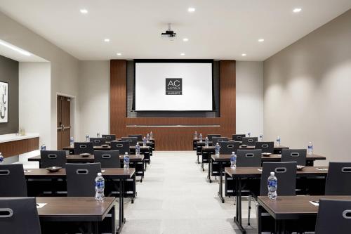 AC Hotel by Marriott Raleigh North Hills - image 2