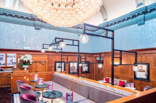 The Dixon Tower Bridge Autograph Collection - image 4