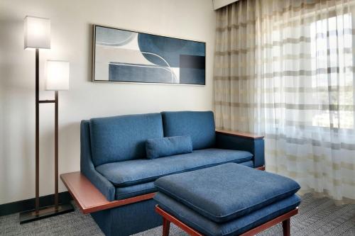 King Room with Sofa Bed image 3