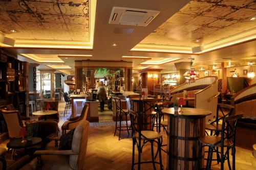 Busby Hotel - image 13