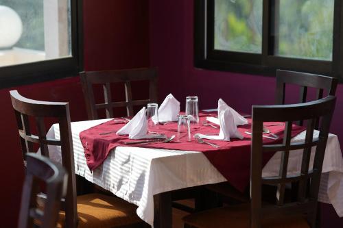 Grand Memphis & Roof Top Restaurant Room Type - Triple Room