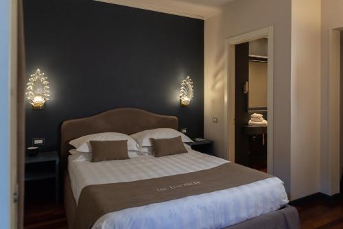 Standard Double Room image 9