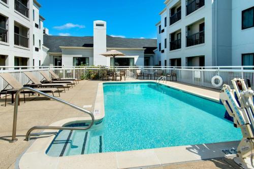 Courtyard by Marriott New Haven Orange/Milford - 수영장