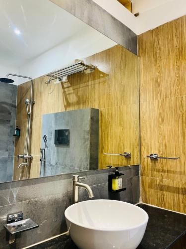 Hotel Wood Inn in Hoshangabad