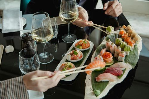 Sina Bernini Bristol - image 8