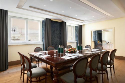 Sina Bernini Bristol - image 12