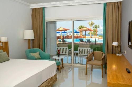 Renaissance Sharm El Sheikh Golden View Beach Resort - image 2