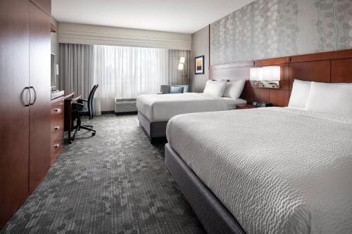2 queen beds
