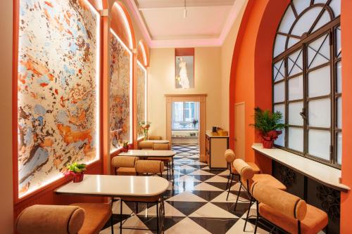The Other Duomo House By House In Naples, Neapel