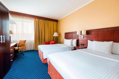 Deluxe Guest room, 2 Doubles, High floor image 2