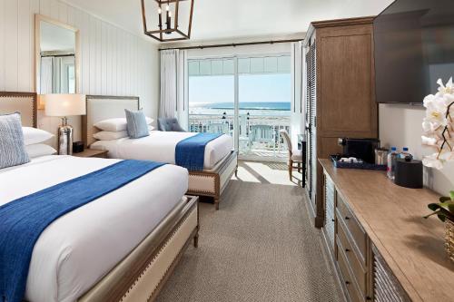 2 queen beds