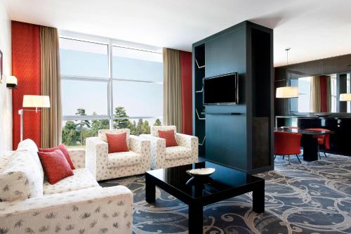 room detail thumbnail 1