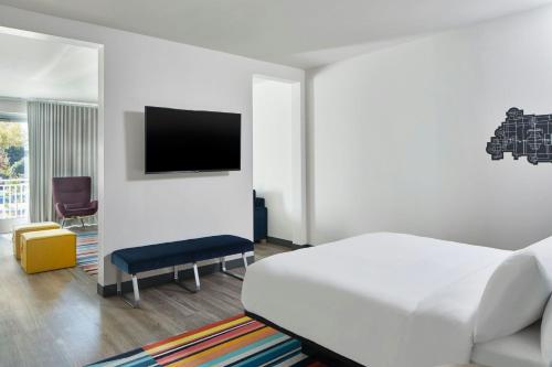 1 king bed, 1 sofa bed