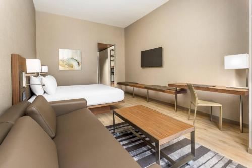 AC Hotel by Marriott San Francisco Airport/Oyster Point Waterfront - image 3