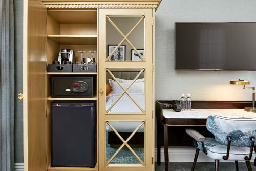 room detail thumbnail 1