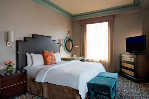Queen Room image 5