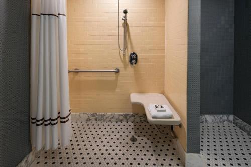 King Room image 5