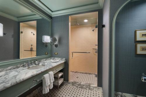 King Room image 4