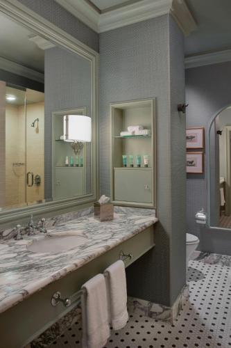 King Room image 7